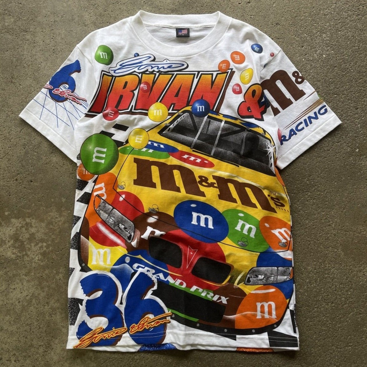 CAMISETA CON ESTAMPADO COMPLETO DE ERNIE IRVAN DE M&M'S DE NASCAR DE LOS AÑOS 90