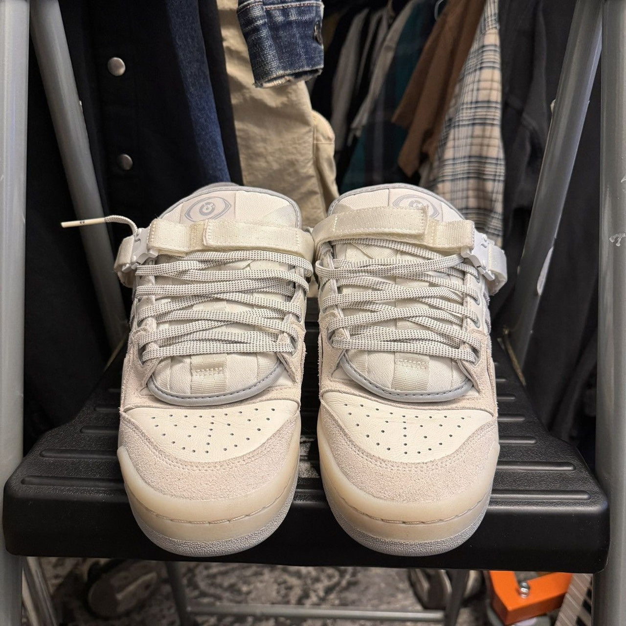 ZAPATOS BAD BUNNY ADIDAS FORUM BUCKLE LOW BLANCOS