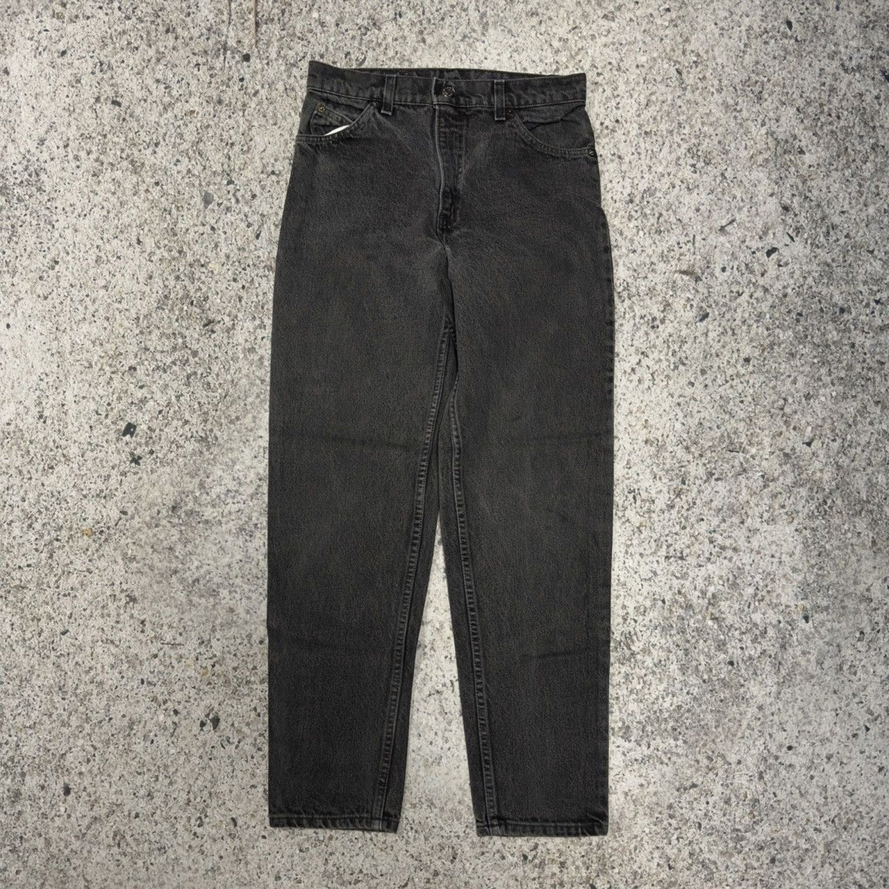 Vaqueros Levi's 550 negros descoloridos de la década de 1990