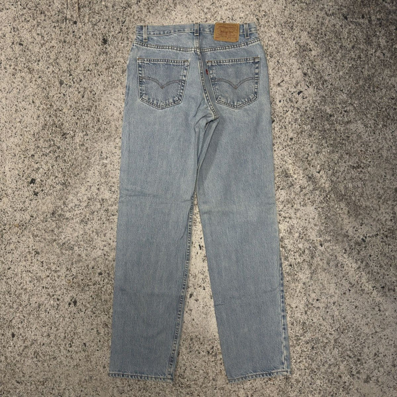 Vaqueros Levi's 550 de corte relajado, lavado claro y descolorido, de la década de 2000