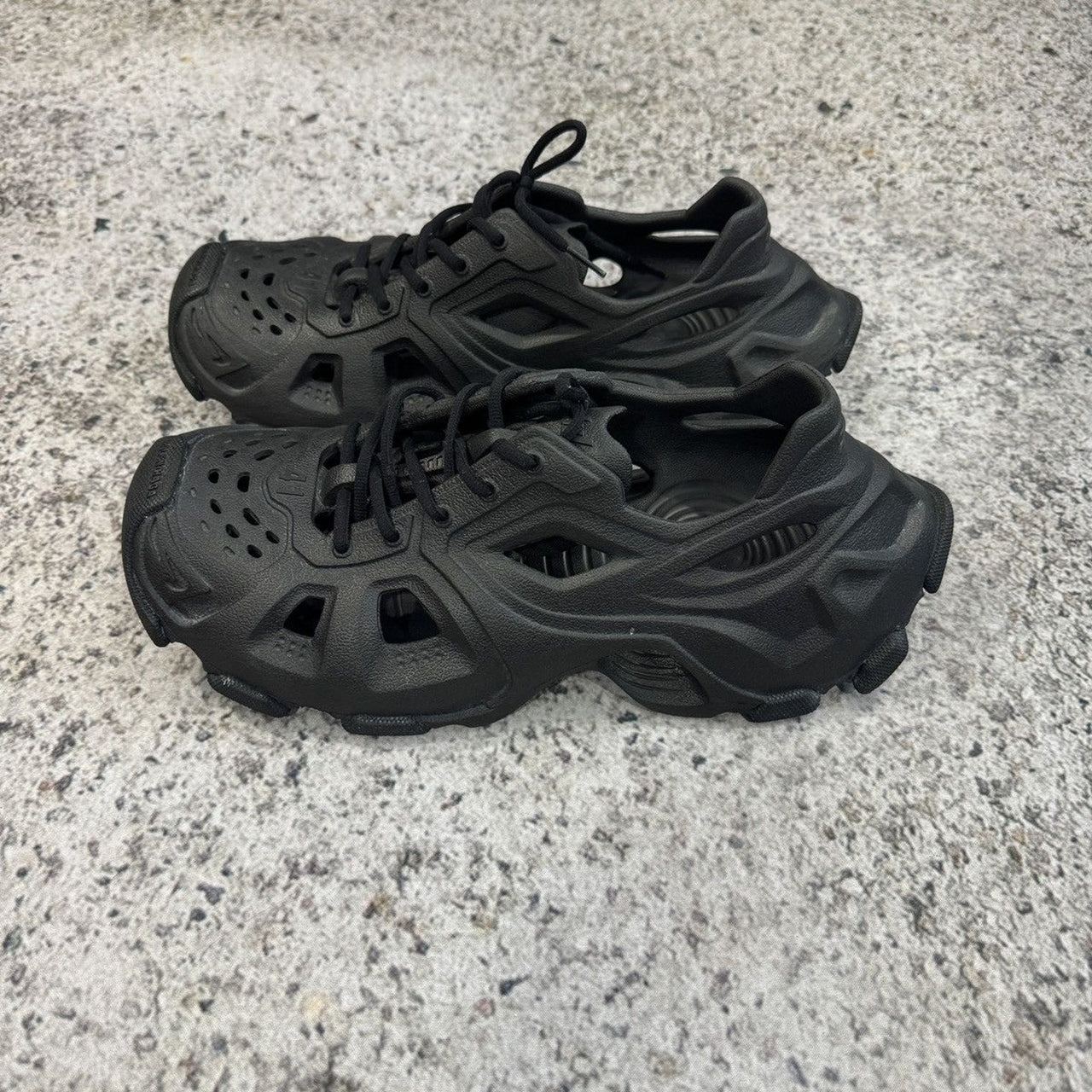 バレンシアガ FW22 HD レースアップ スニーカー