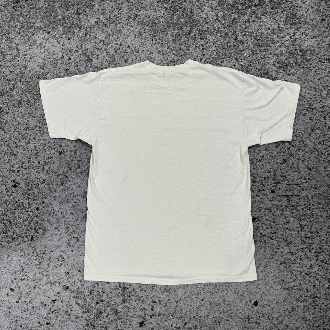 Camiseta de los O'Jackson de los años 90 con el logo de Eddie LeVert Whispers destrozada y descolorida