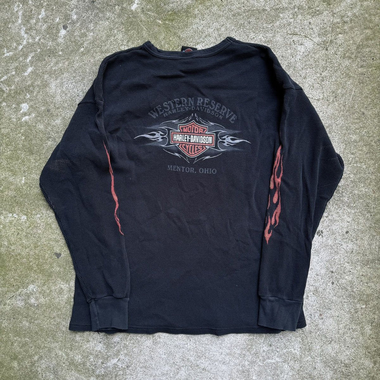 HARLEY DAVIDSON DE LA DÉCADA DE 2000, CHAQUETA TÉRMICA DE MANGA LARGA CON LOGO DE LLAMA DESVANECIDA