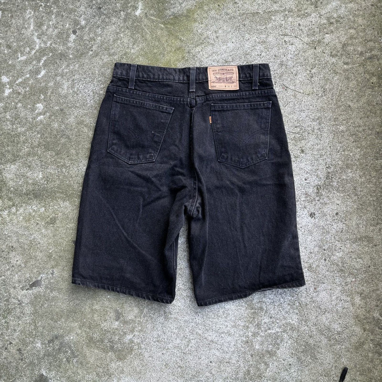 Pantalones cortos vaqueros holgados Levi's 550 con pestaña naranja de los años 90, fabricados en EE. UU.