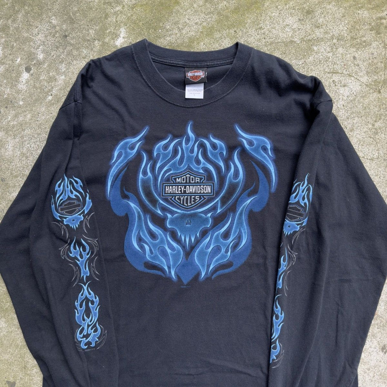CAMISETA DE MANGA LARGA HARLEY DAVIDSON DE LOS AÑOS 2000 CON CALAVERA AZUL Y LLAMA