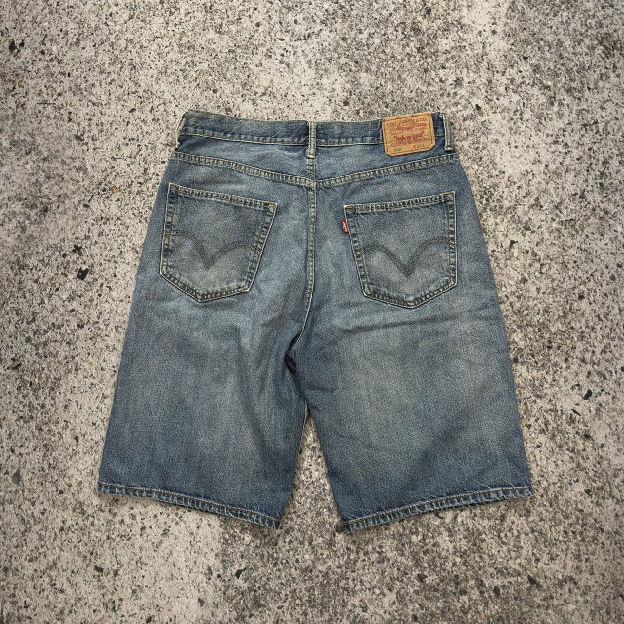 Pantalones cortos vaqueros rectos y sueltos Levi's 569 de la década de 2000