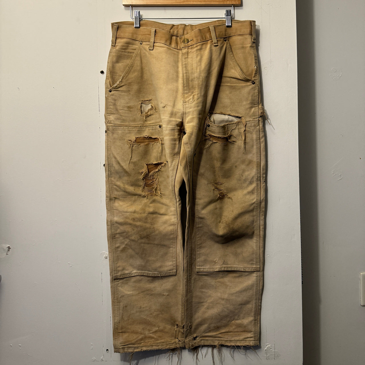 Pantalones de carpintero Carhartt de doble rodilla de los años 2000, desgastados