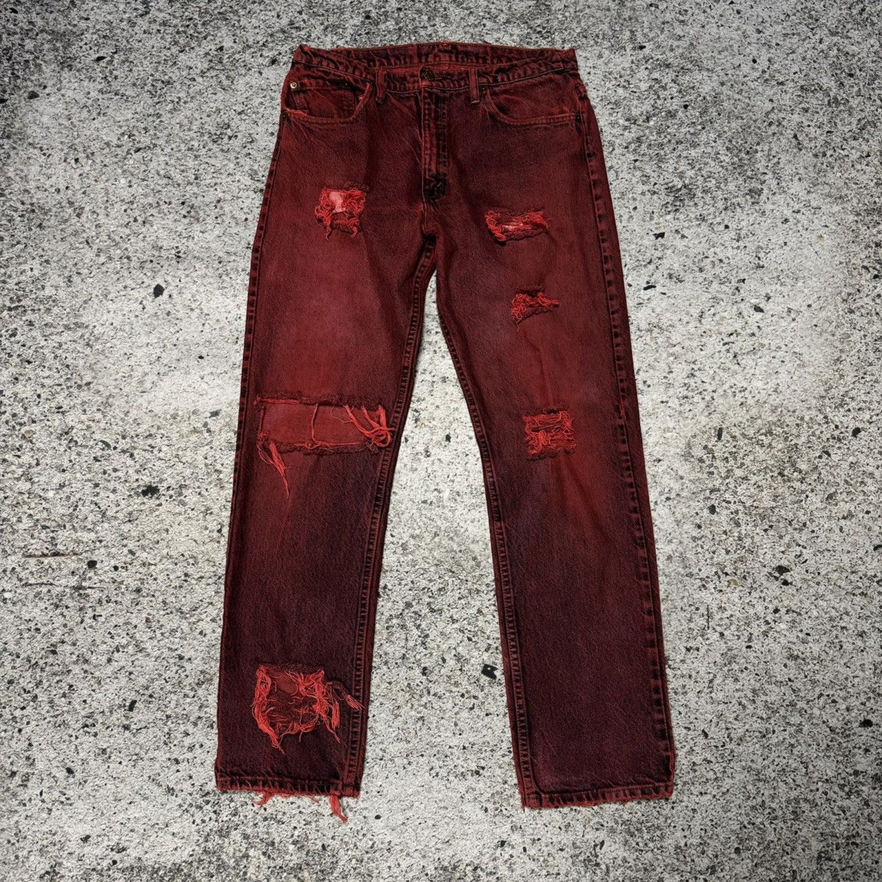 Vaqueros Levi's 505 de mezclilla descolorida y teñida en rojo de la década de 2000