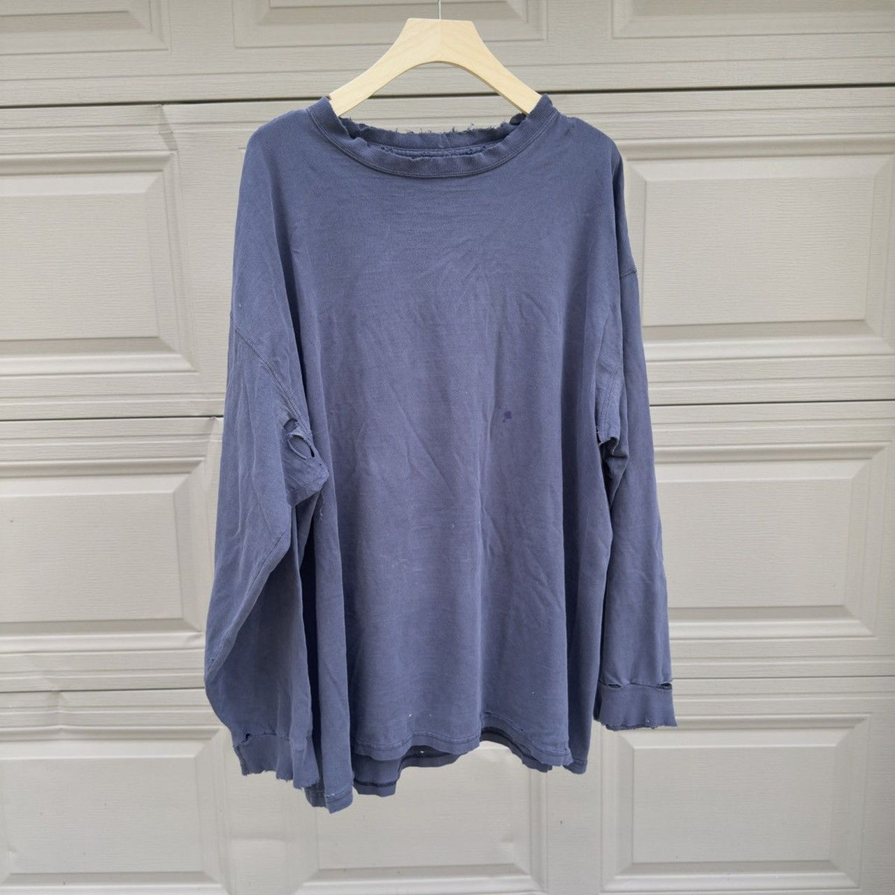 2000s Thrashed Faded Distressed Blue Longsleeve Tee