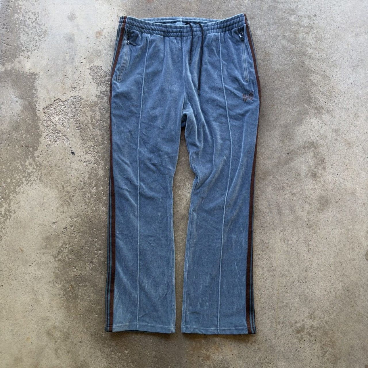 PANTALONES DEPORTIVOS DE TERCIOPELO CON BORDADO AZUL NEEDLES 2023