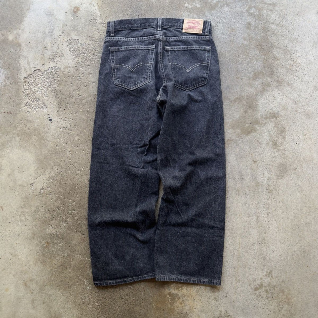Vaqueros holgados de mezclilla negra Levi's 569 de los años 90