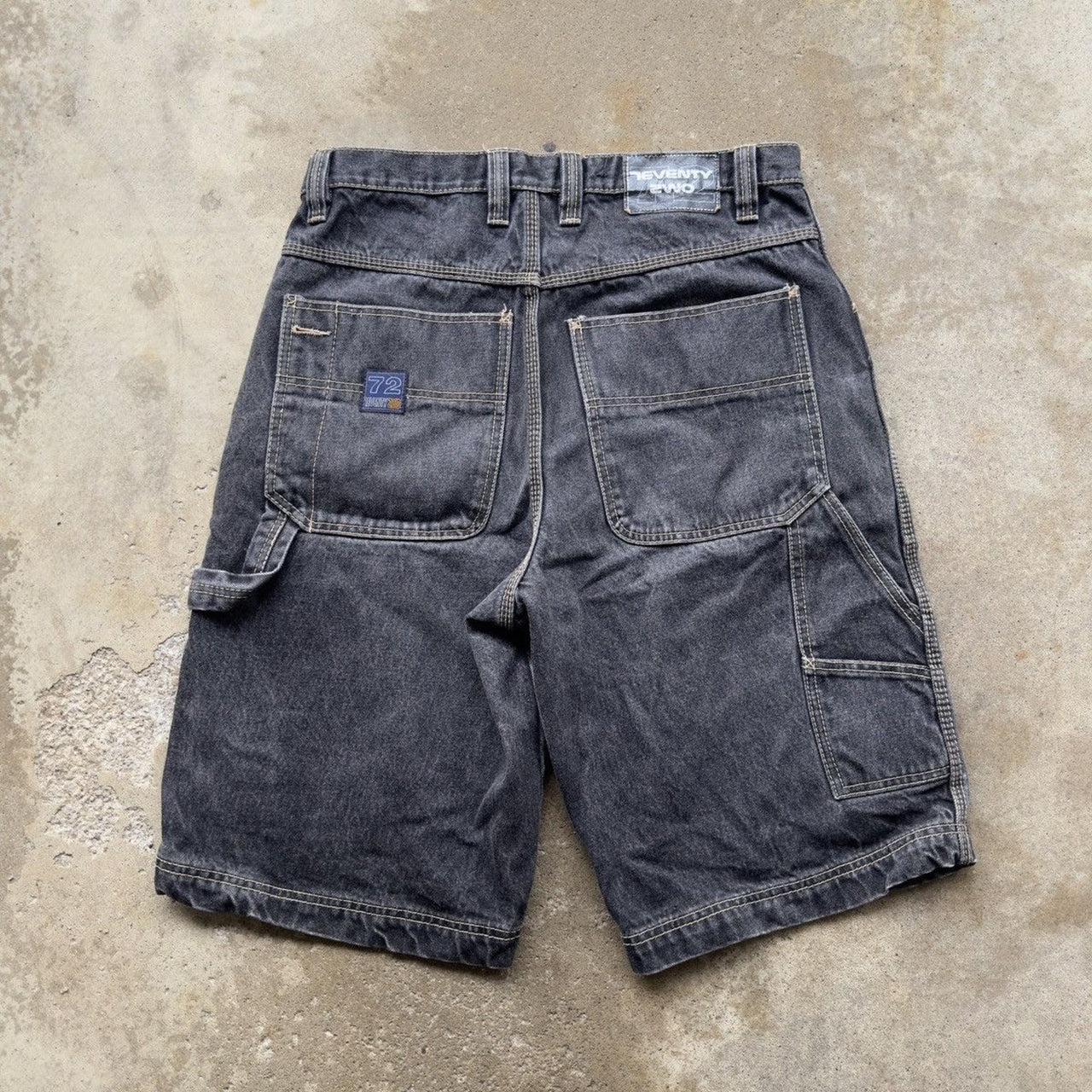 Pantalones cortos vaqueros holgados de mezclilla desteñidos estilo carpintero estilo skater de los años 90 y 2000, años 2020