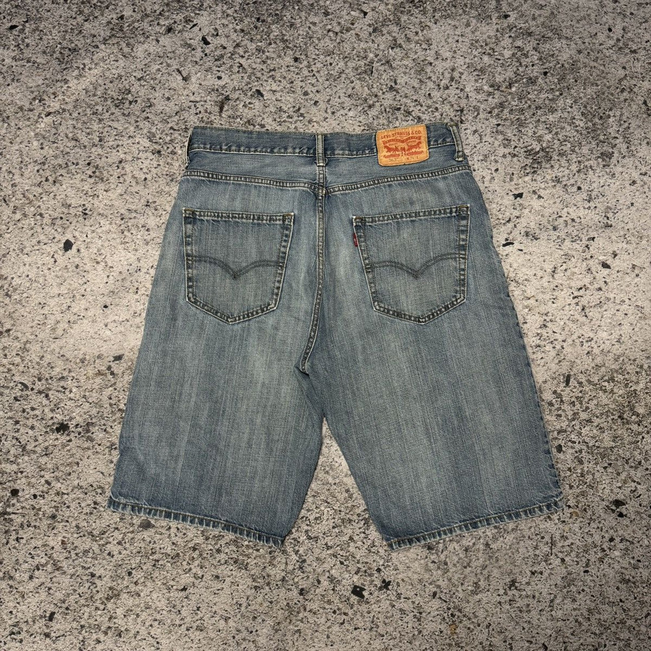 Pantalones cortos vaqueros Levi's 569 descoloridos de la década de 2000 Y2K