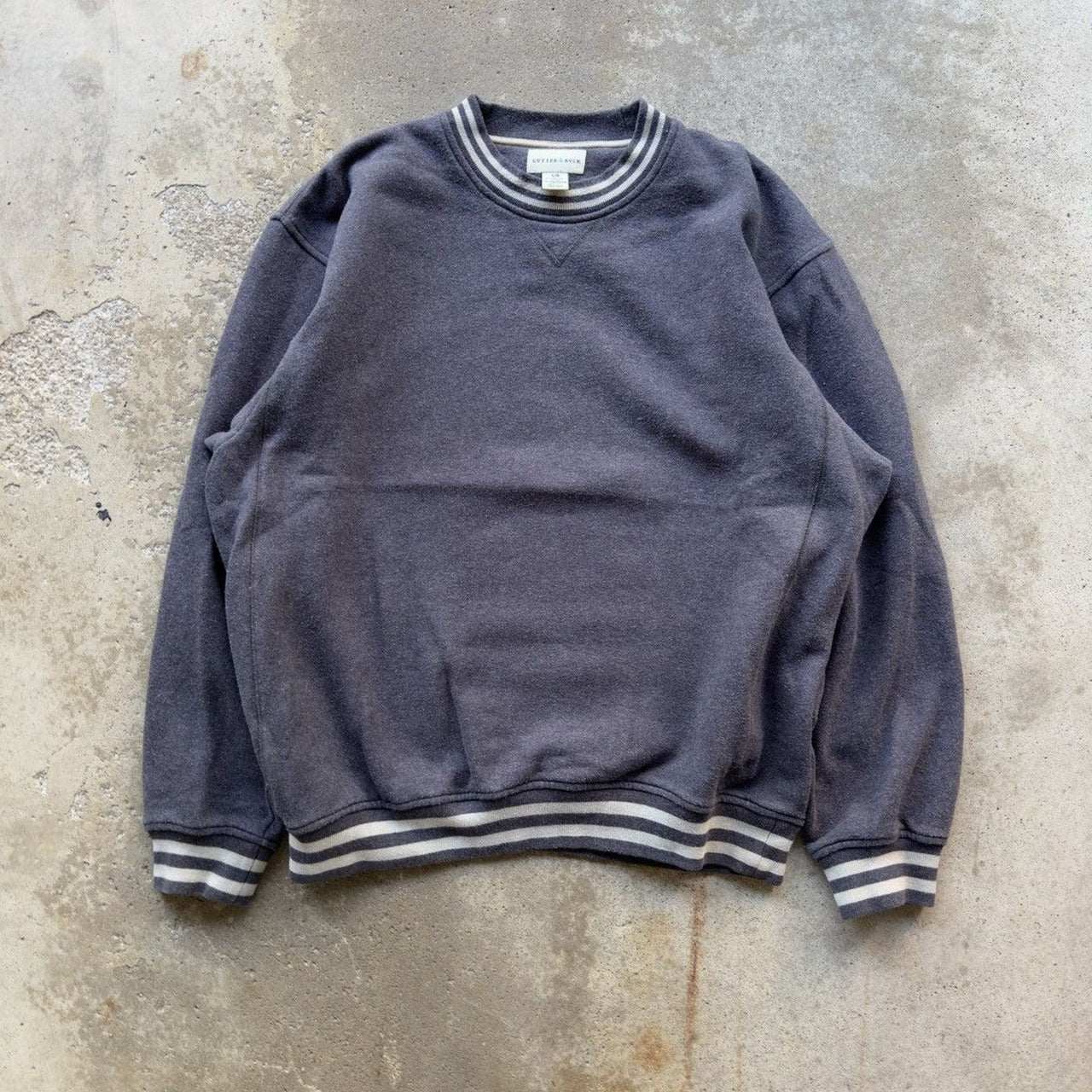SUDADERA DE CUELLO REDONDO GRIS DESGASTADO DE LOS AÑOS 2000 DE GRAN TAMAÑO