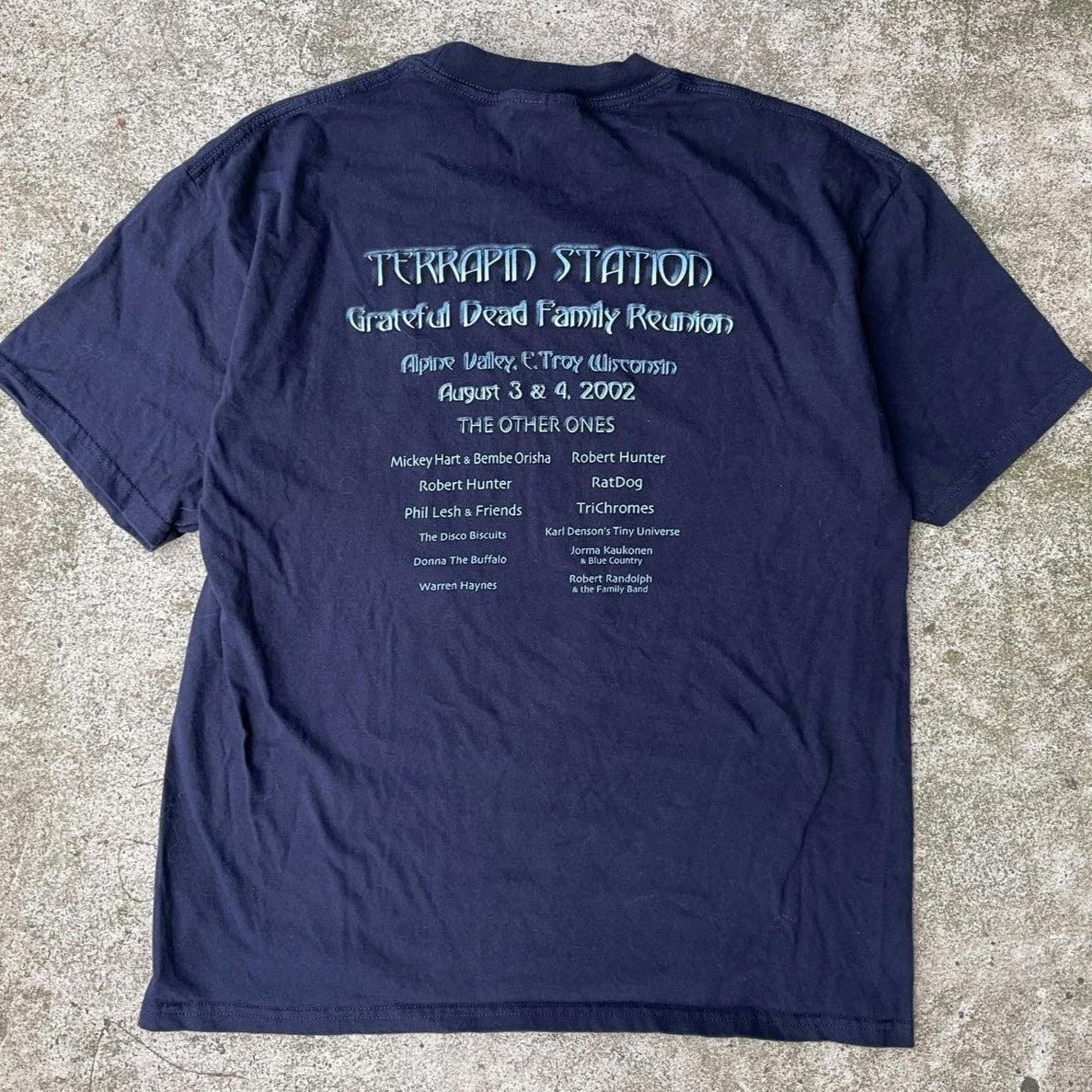 CAMISETA DE LA GIRA GRATEFUL DEAD DE LOS AÑOS 2000: UNA RARA Y DIFERENTE