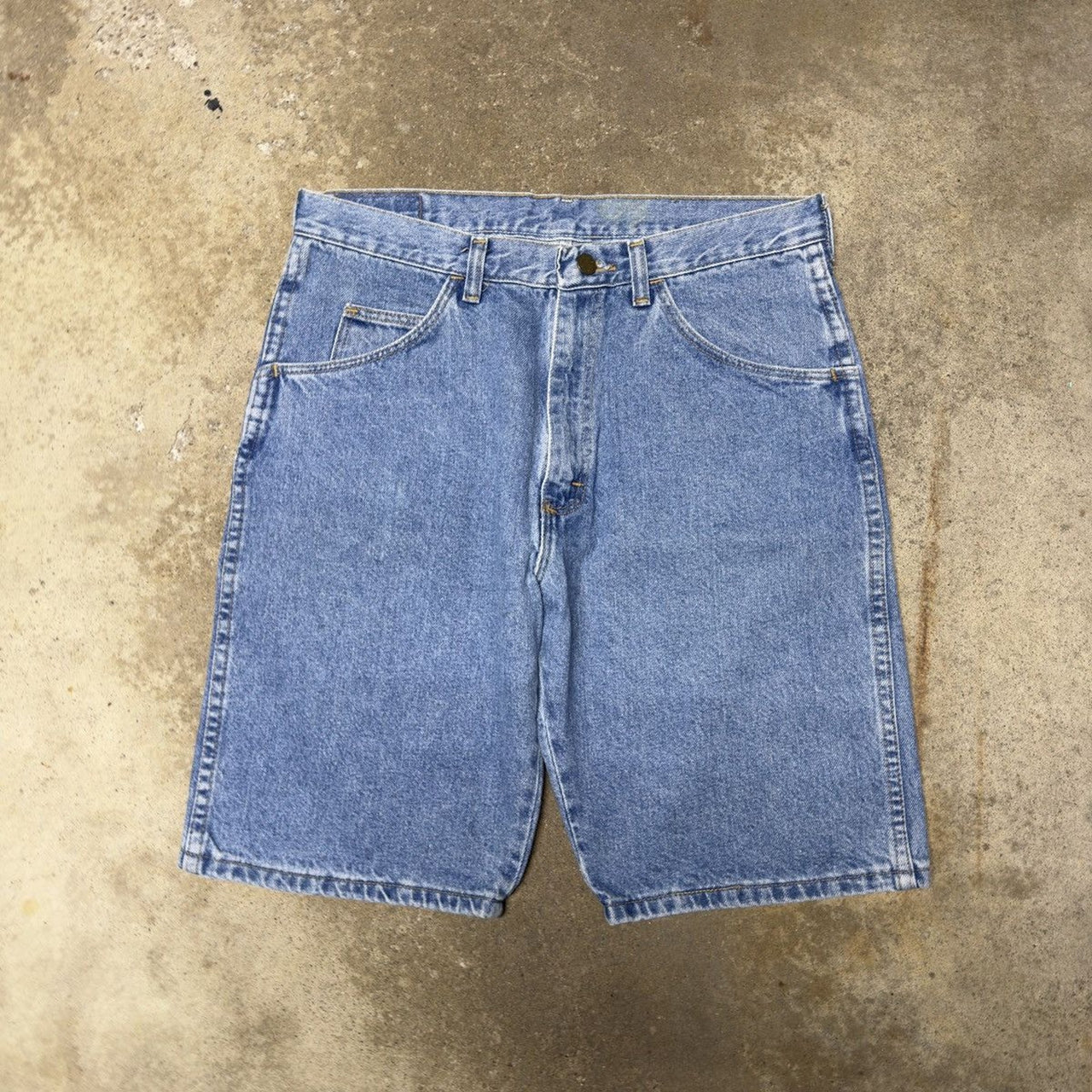 2000s Wrangler Baggy Light Wash Denim Shorts