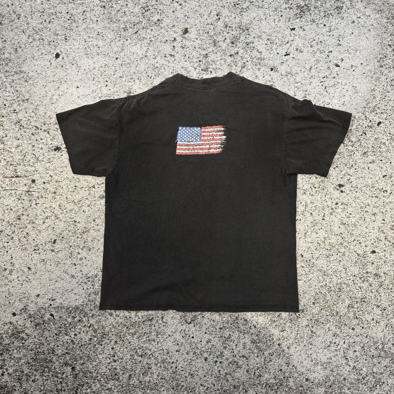 Camiseta descolorida con bandera estadounidense de los años 90