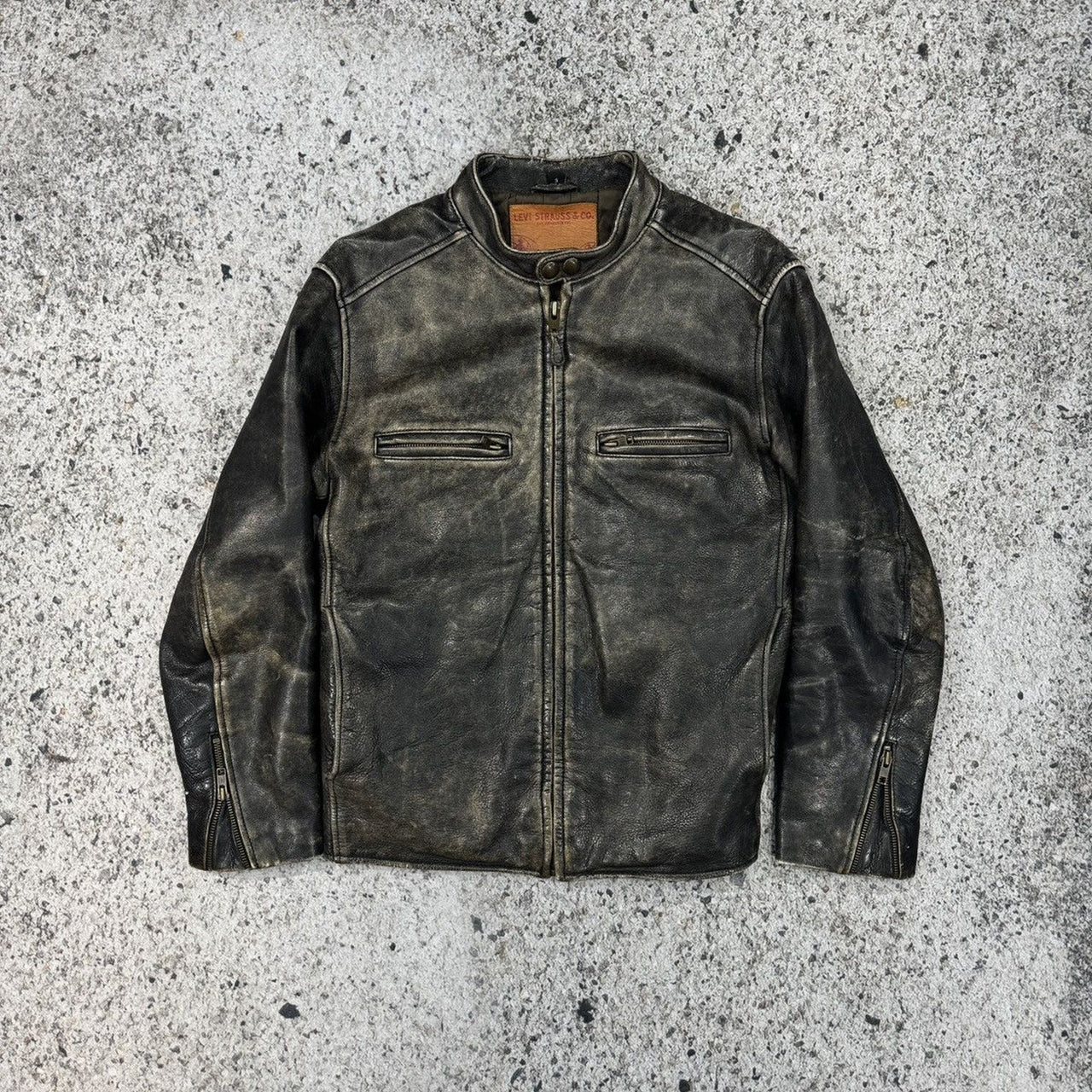Chaqueta con cremallera estilo cafe racer de cuero descolorido de Levi's de los años 2000