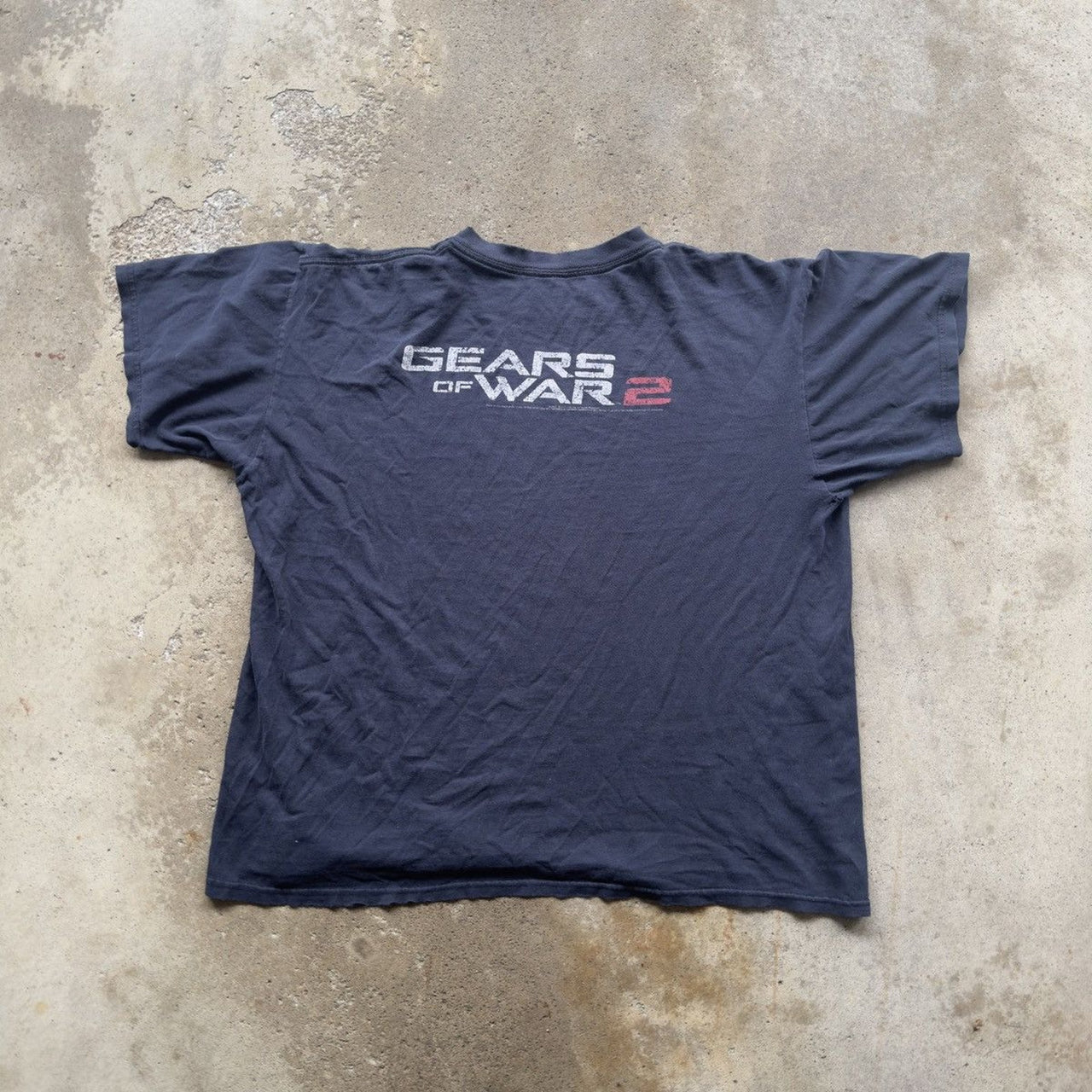 CAMISETA PROMOCIONAL DEL VIDEOJUEGO GEARS OF WAR 2 DE LOS AÑOS 2000
