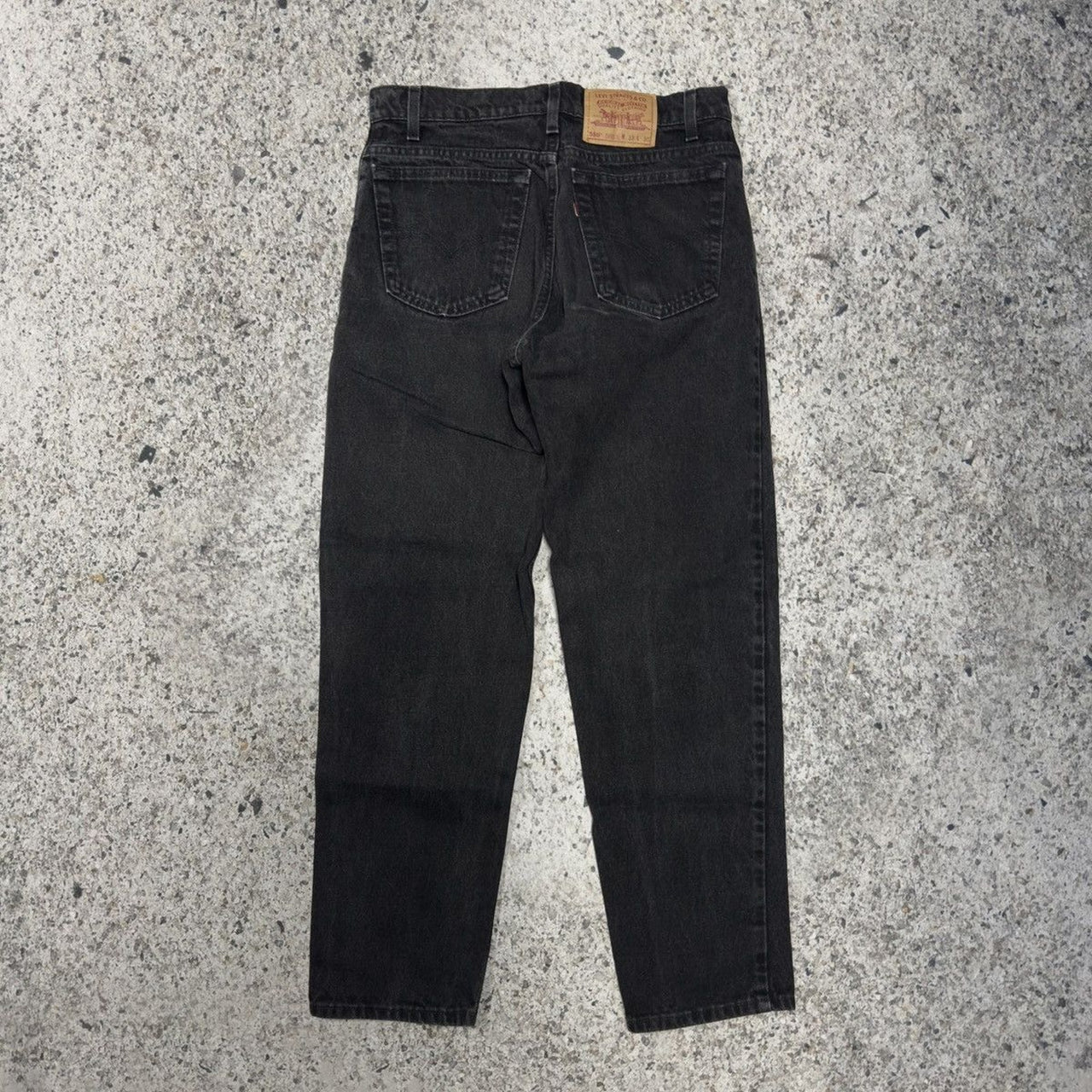 Vaqueros cónicos relajados Levi's 550 Faded Black de los años 90
