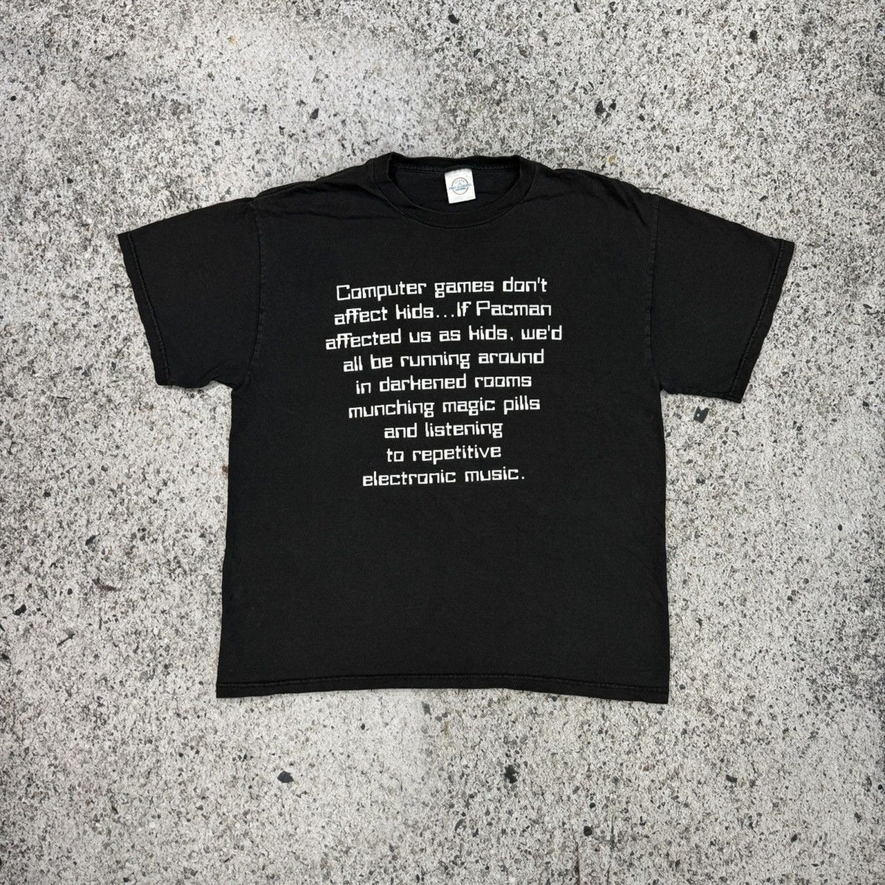 2000年代のコンピュータゲーム マジックピルズ Tシャツ