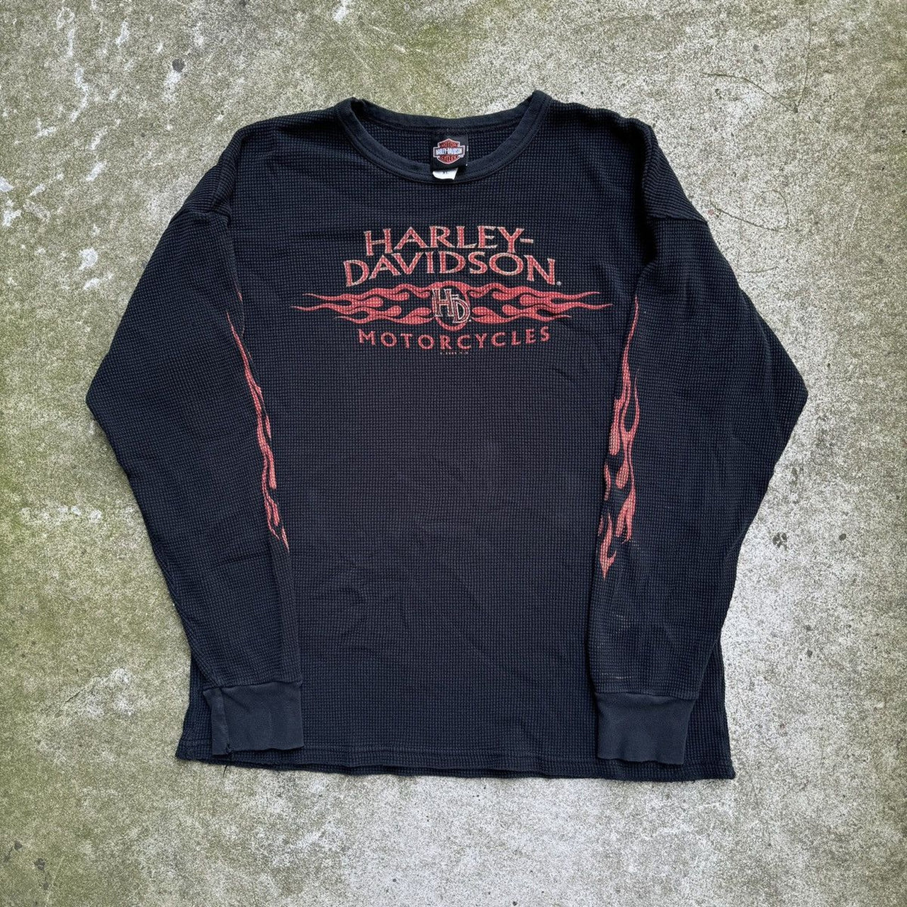 HARLEY DAVIDSON DE LA DÉCADA DE 2000, CHAQUETA TÉRMICA DE MANGA LARGA CON LOGO DE LLAMA DESVANECIDA