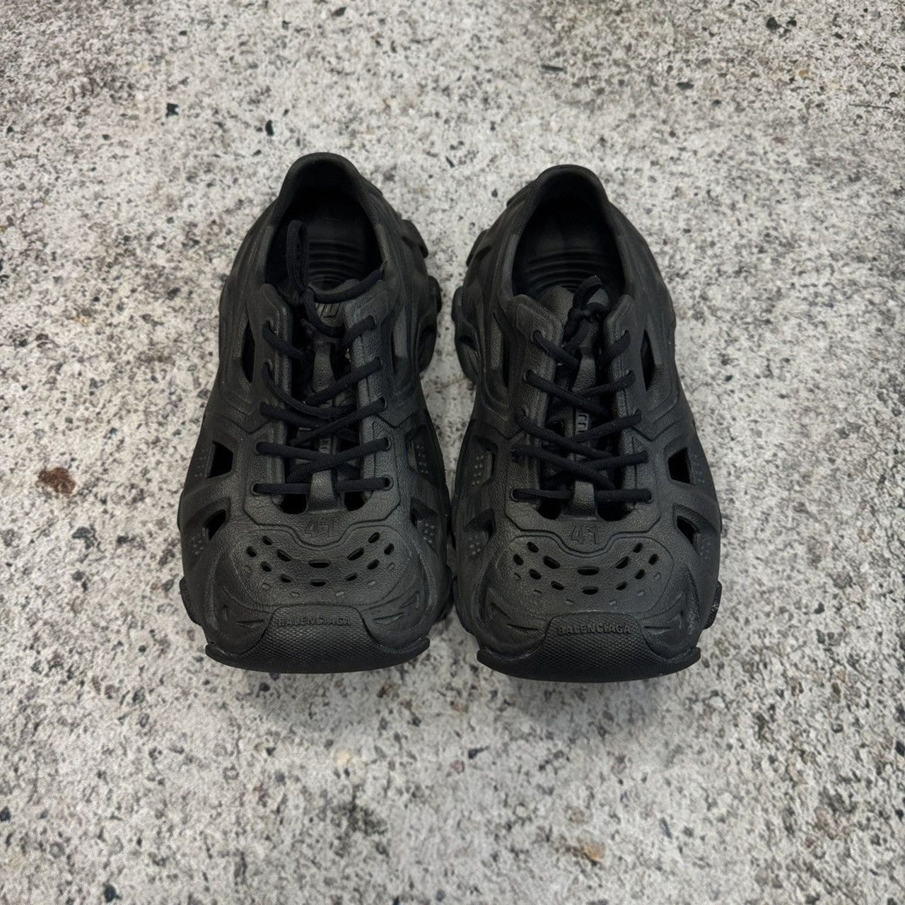 バレンシアガ FW22 HD レースアップ スニーカー