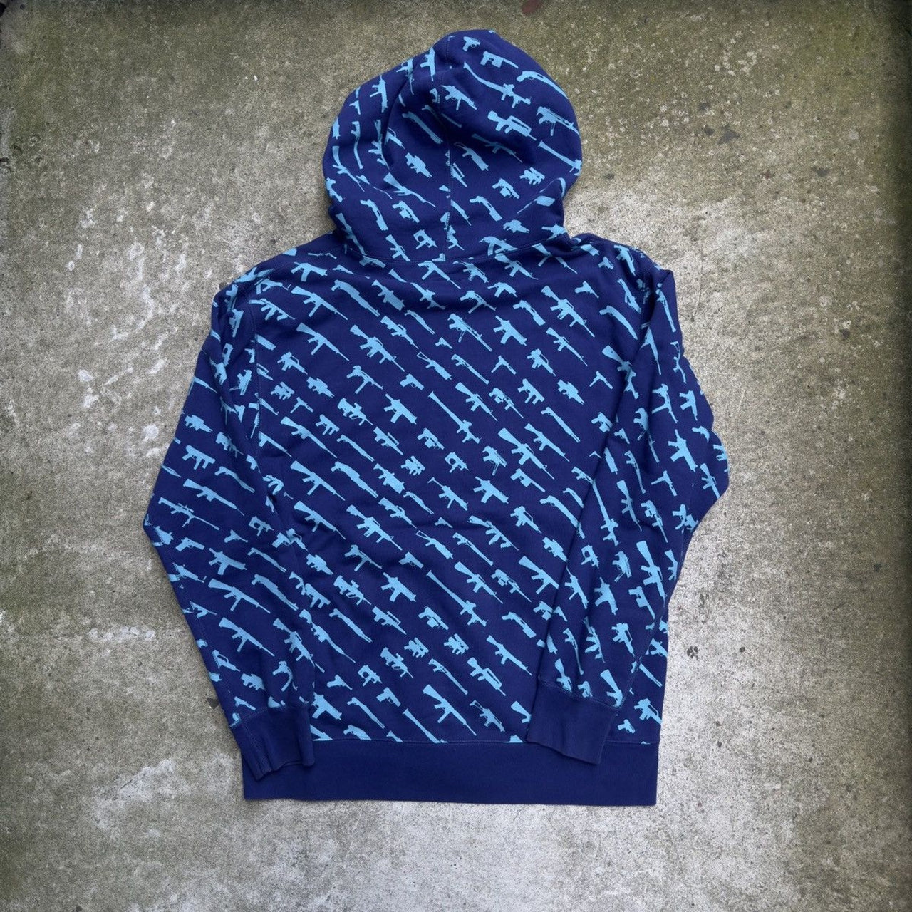 Sudadera con capucha y cremallera azul Rogue Status de la feria de armas de la década de 2010