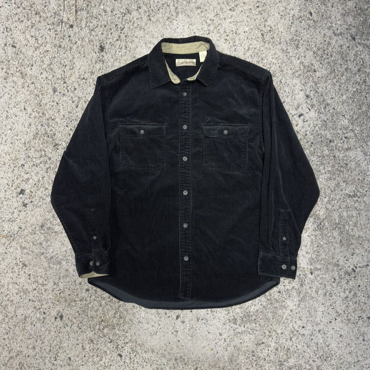 Camisa con botones de pana negra Fieldmaster de los años 2000
