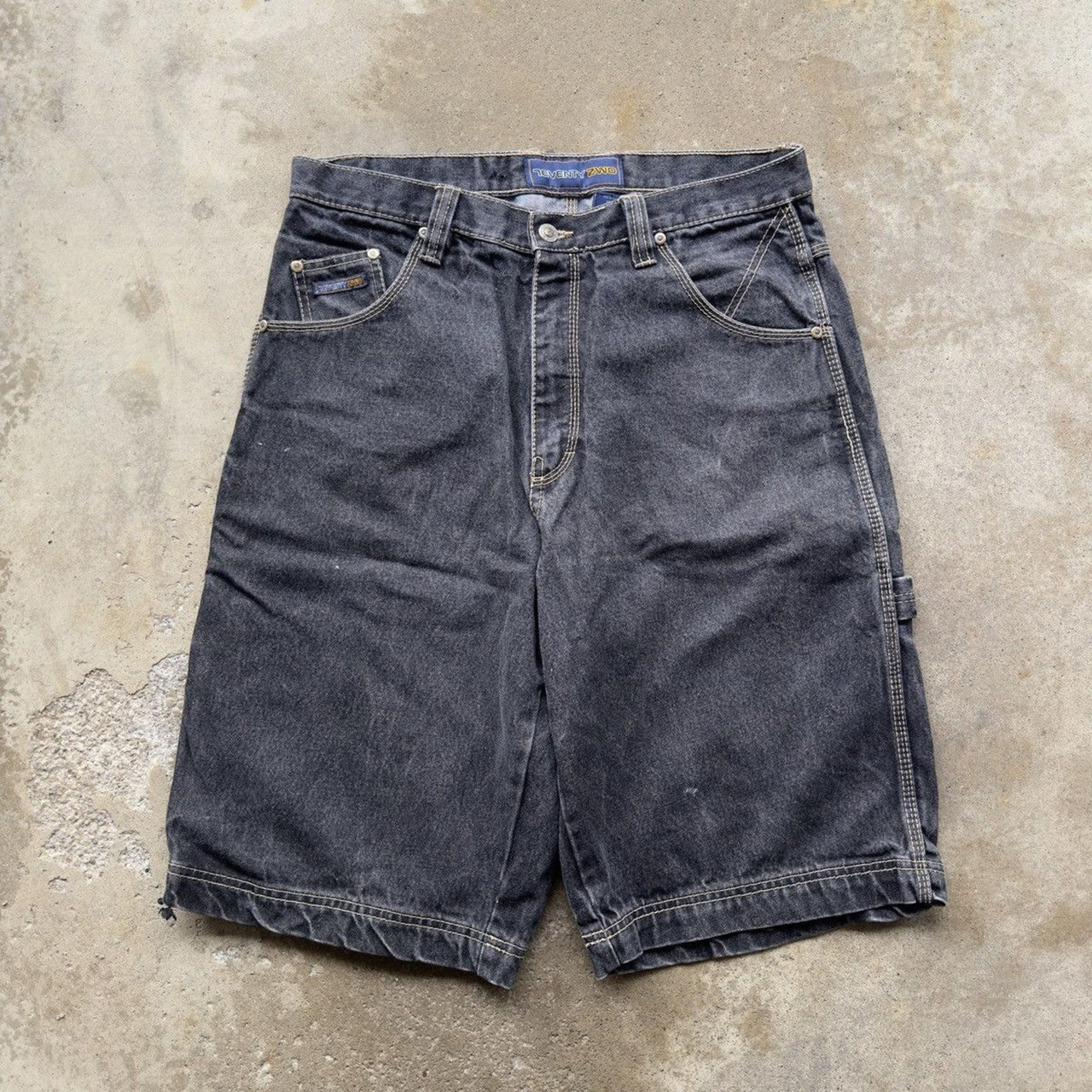Pantalones cortos vaqueros holgados de mezclilla desteñidos estilo carpintero estilo skater de los años 90 y 2000, años 2020