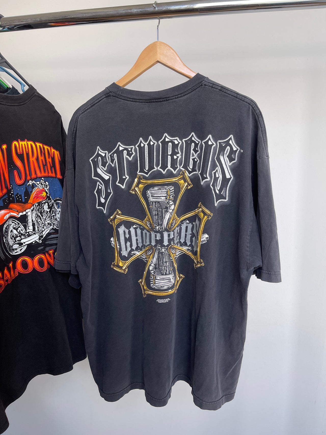 CAMISETA DE CALAVERA DE LOS STURGIS CHOPPERS DESGASTADA DE LOS AÑOS 2000