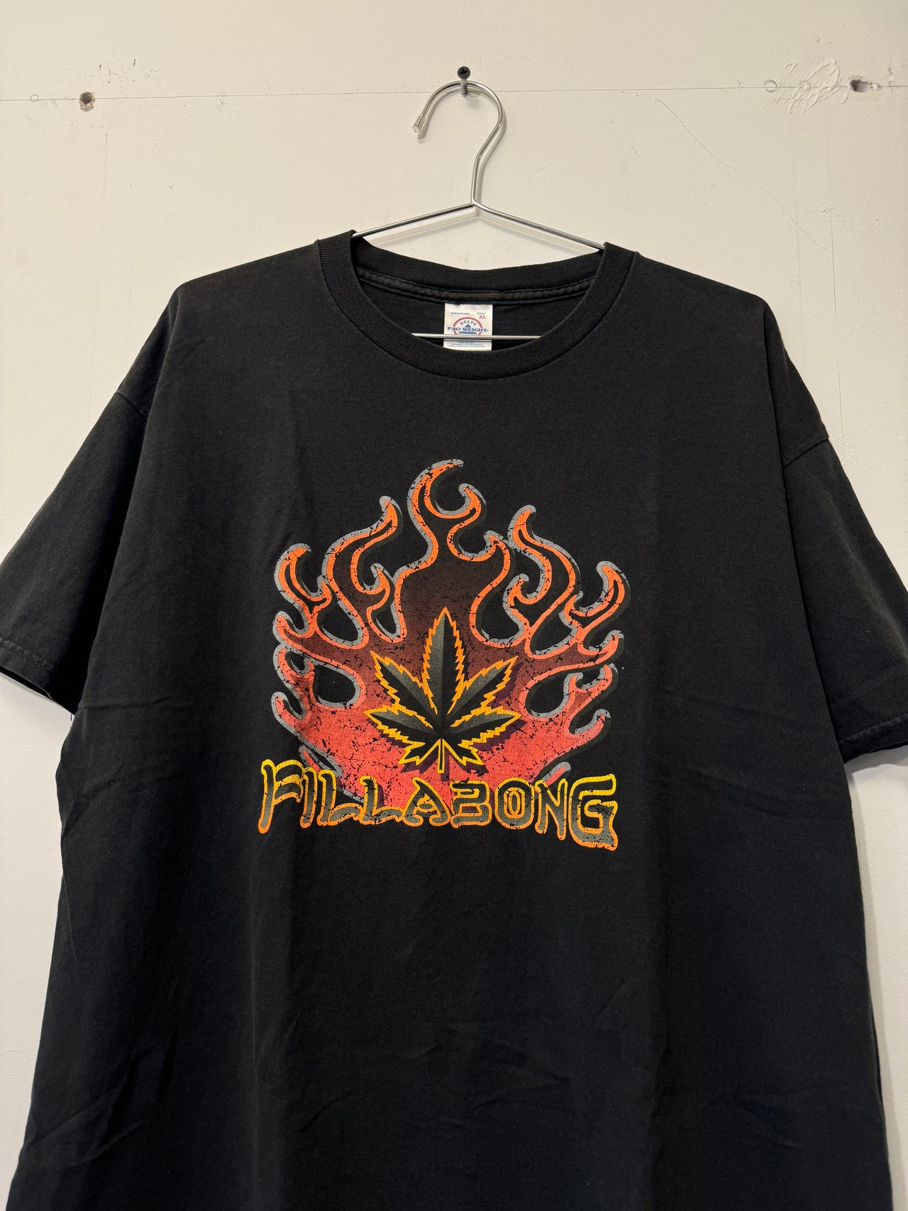 CAMISETA DE MARIHUANA PARODIA DE FILLABONG DE LOS AÑOS 2000