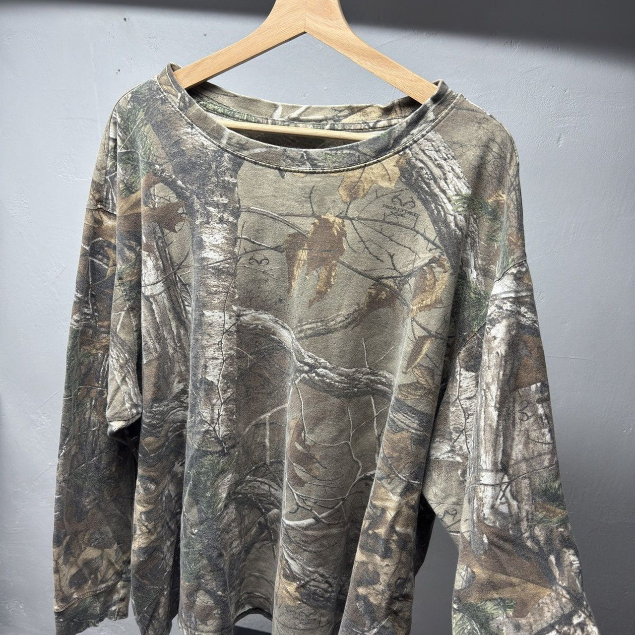 2000s Faded Distressed Realtree Camo Longsleeve Tee