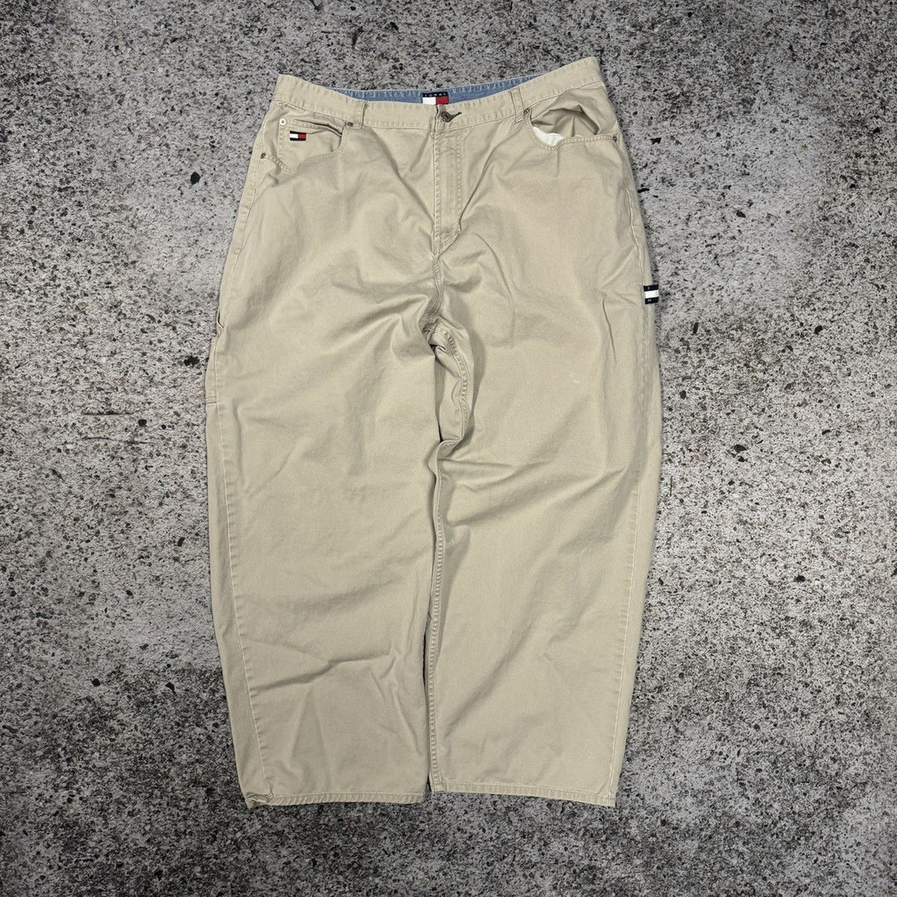 Pantalones cargo holgados de carpintero con pernera ancha de Tommy Hilfiger de la década de 2000