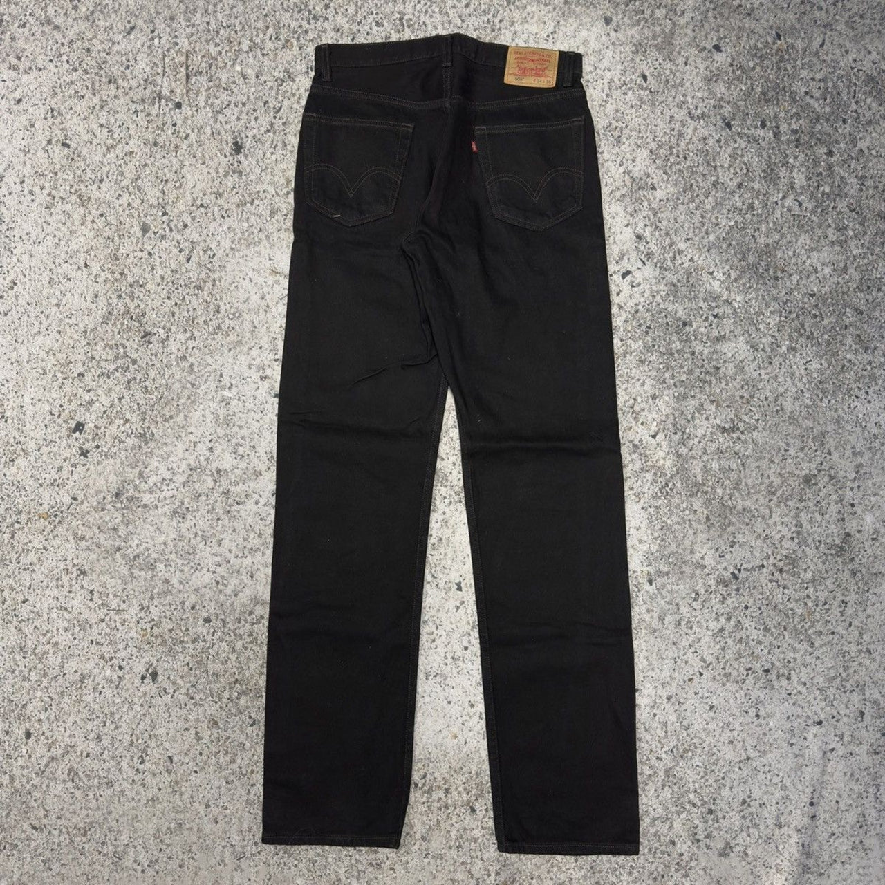 Vaqueros negros Levi's 505 de la década de 2000