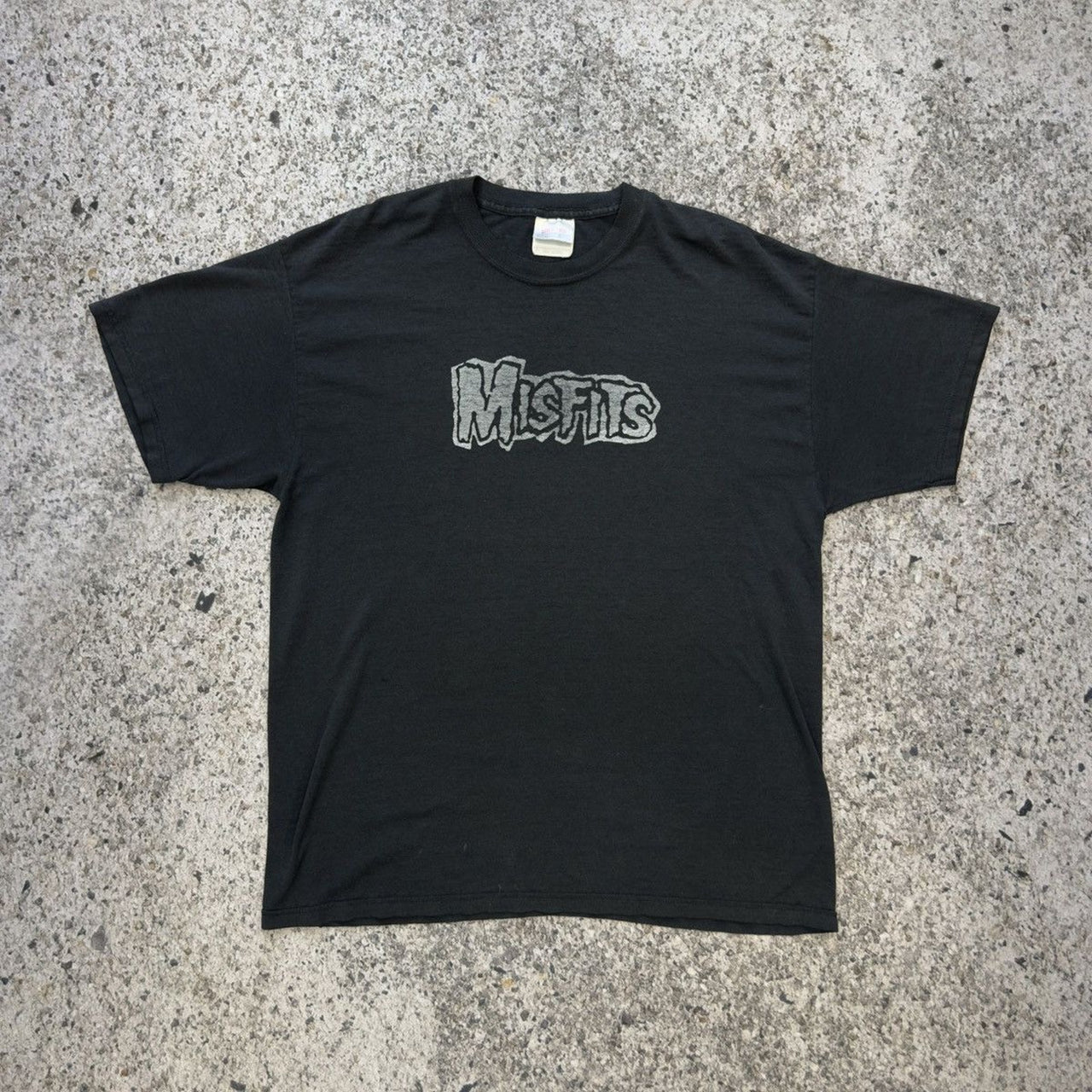 Camiseta con el logotipo de Faded Misfits de los años 2000
