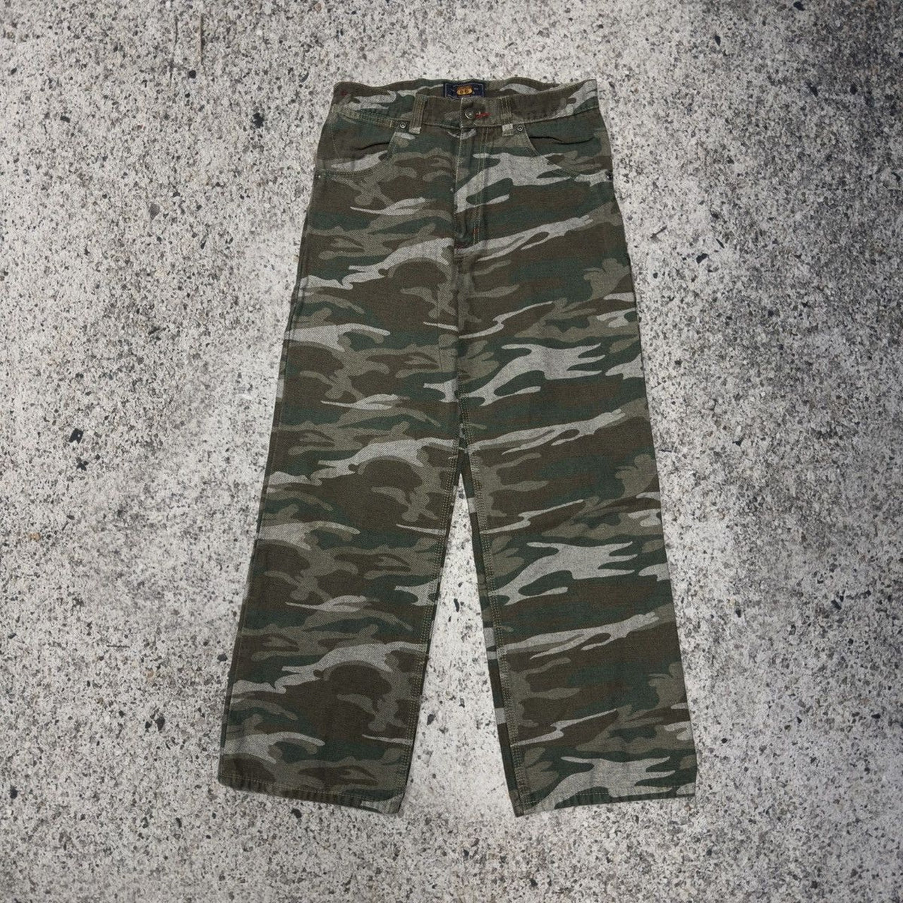Pantalones anchos estilo skater de camuflaje de la Ruta 66 de los años 2000
