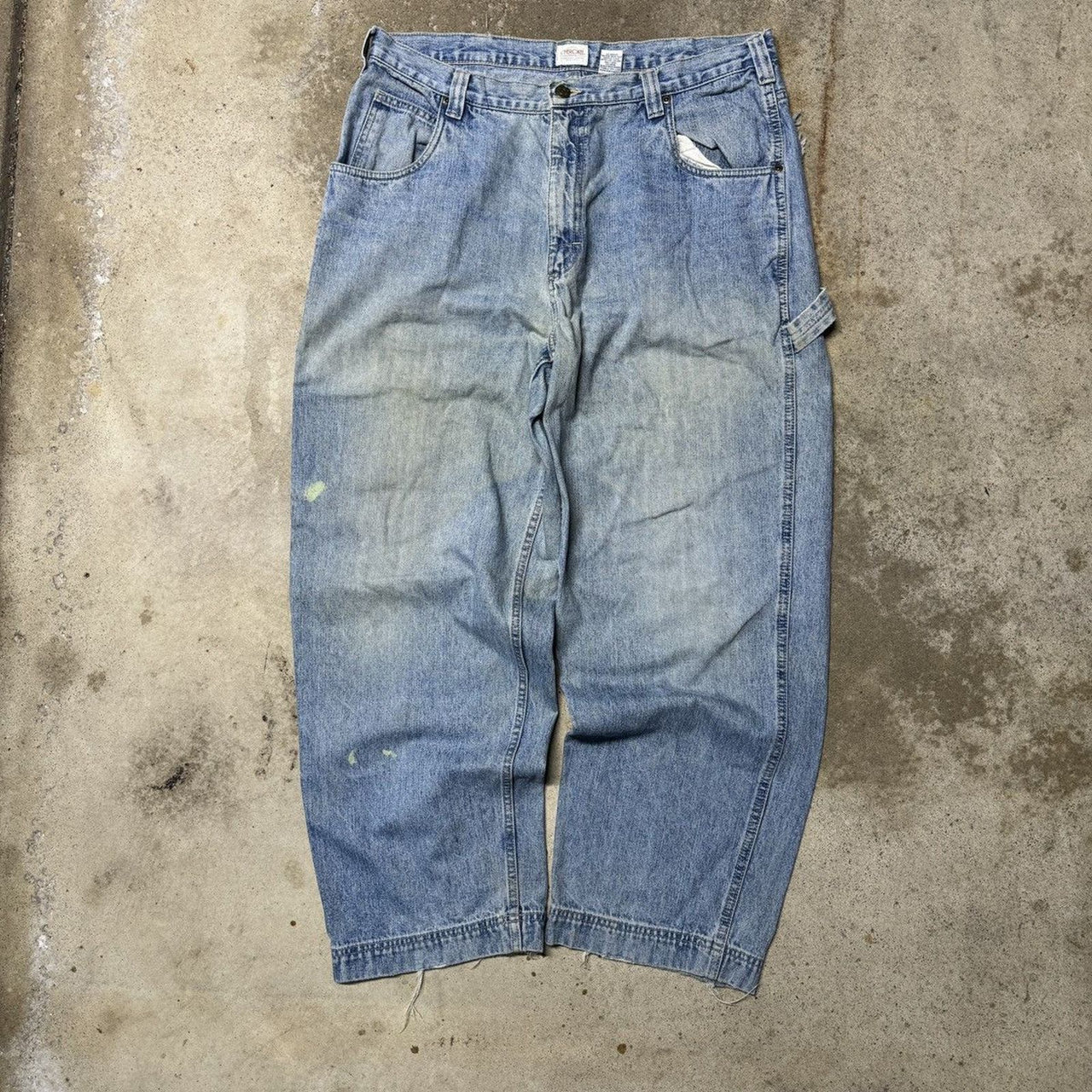 JEANS DE TRABAJO DE DENIM, HOMOGÉNEOS, ANCHOS Y DESGASTADOS, DE LOS AÑOS 2000
