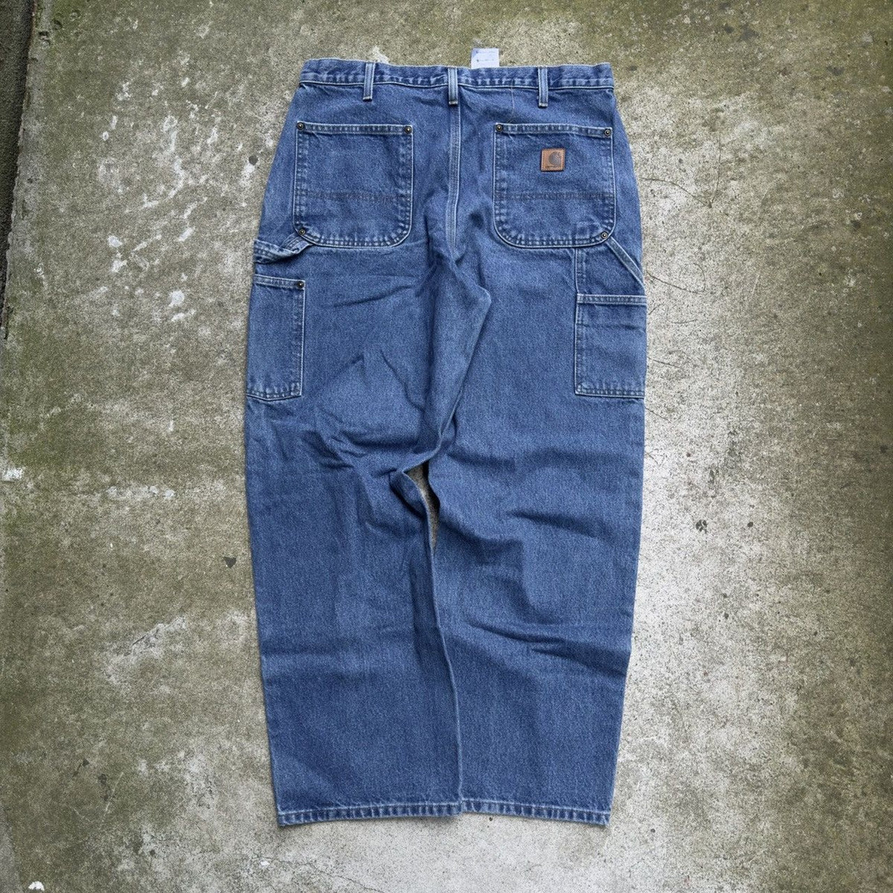 Pantalones Carhartt de mezclilla descolorida con doble rodilla de la década de 2000