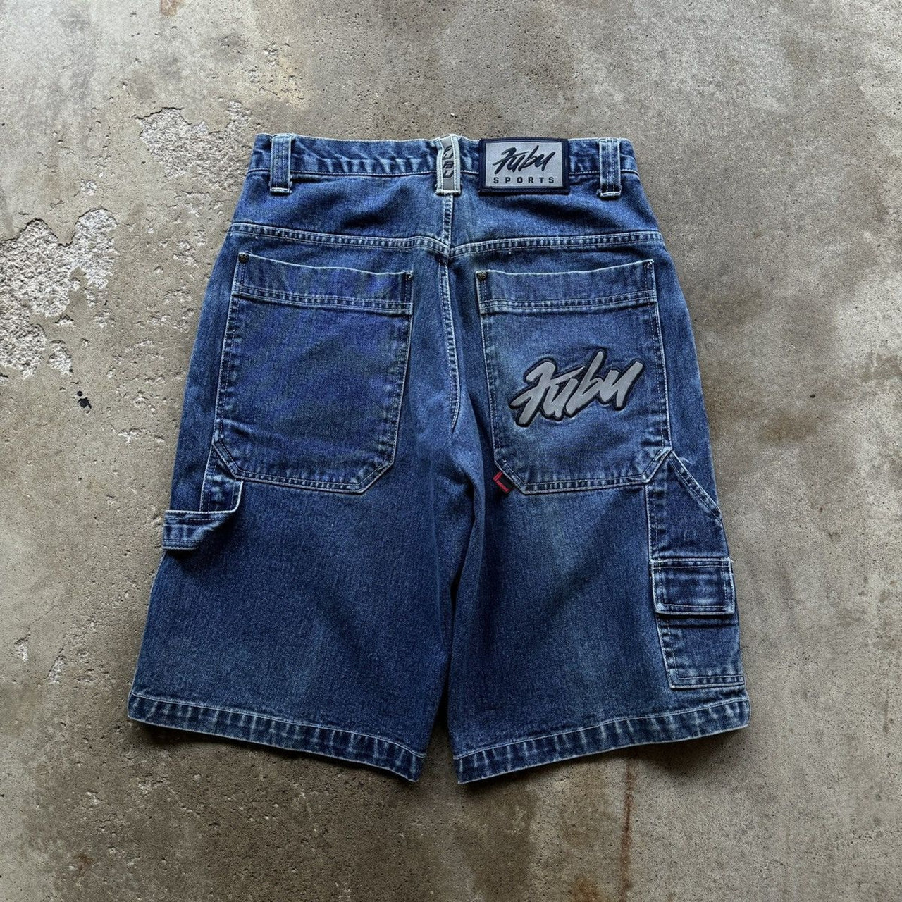 PANTALONES CORTOS DE VAQUEROS DESCUBIERTOS CON LOGO DE GRAFFITI DE FUBU, AÑOS 90/2000, Y2K