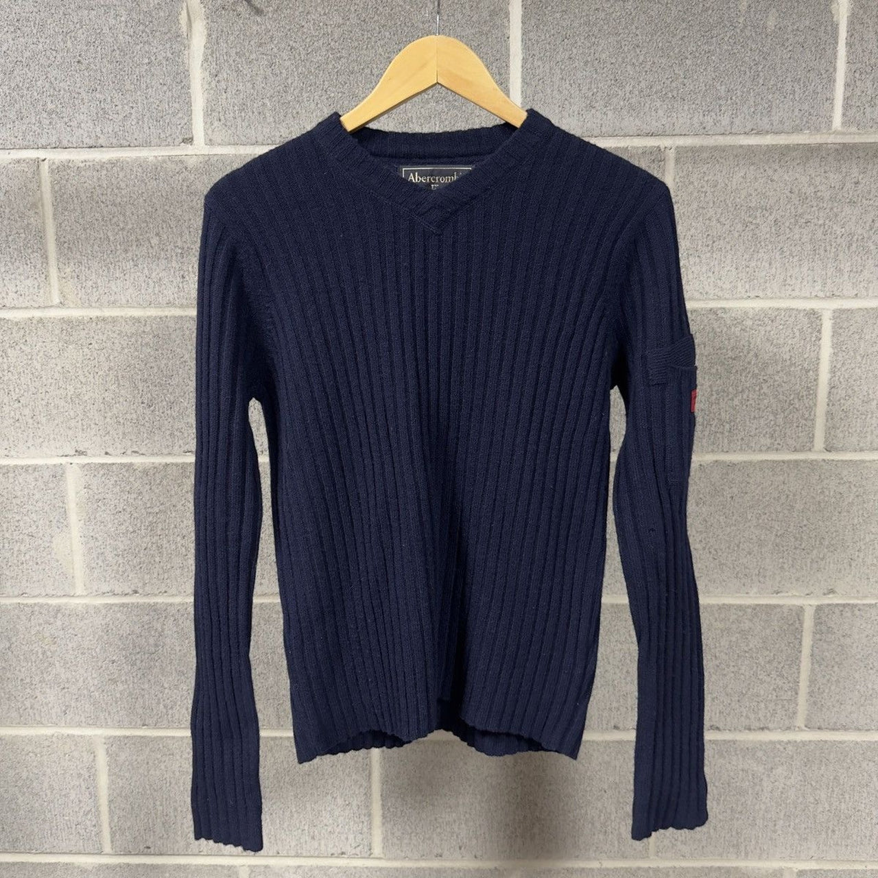 2000s Women's Abercrombie & Fitch Lambswool Navy Blue Sweater