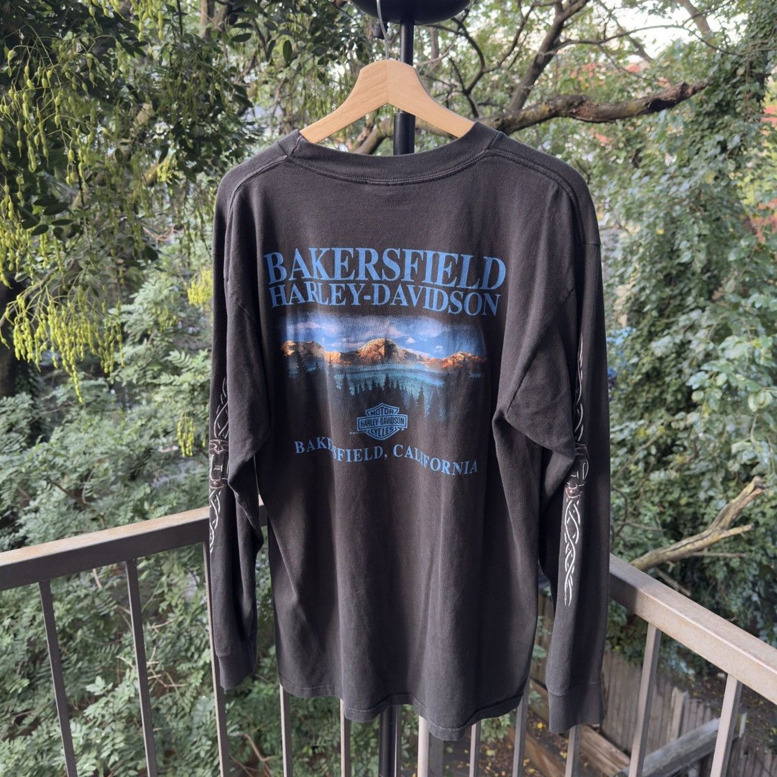 2000s Harley Davidson Faded Tribal Skull Flame Longsleeve Tee