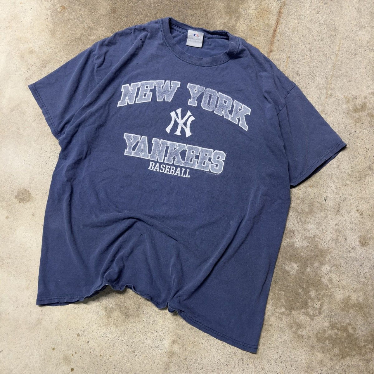Camiseta descolorida Thrashed de los Yankees de Nueva York de los años 2000