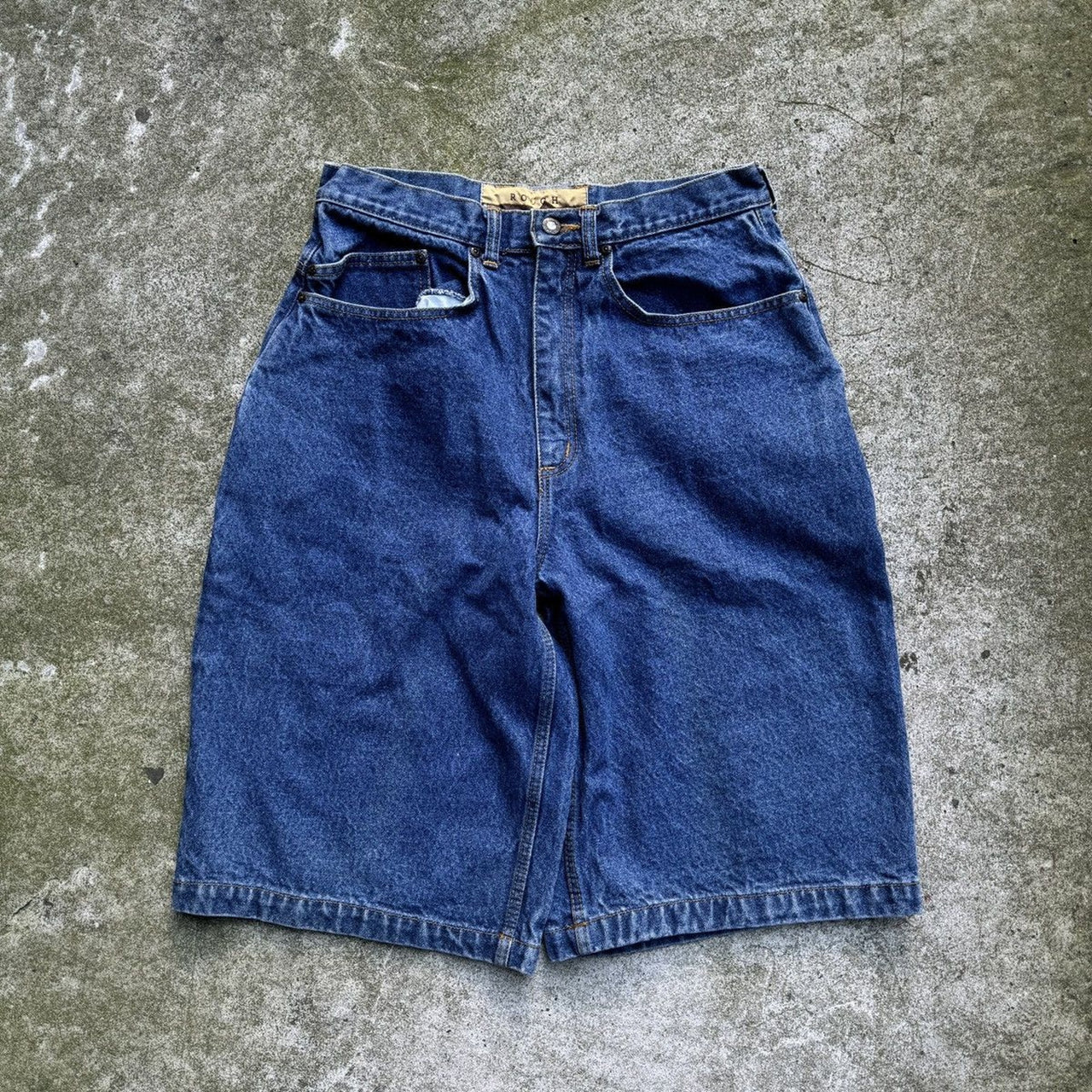 Pantalones cortos vaqueros holgados estilo carpintero de la década de 2000, estilo Y2K, EE. UU.