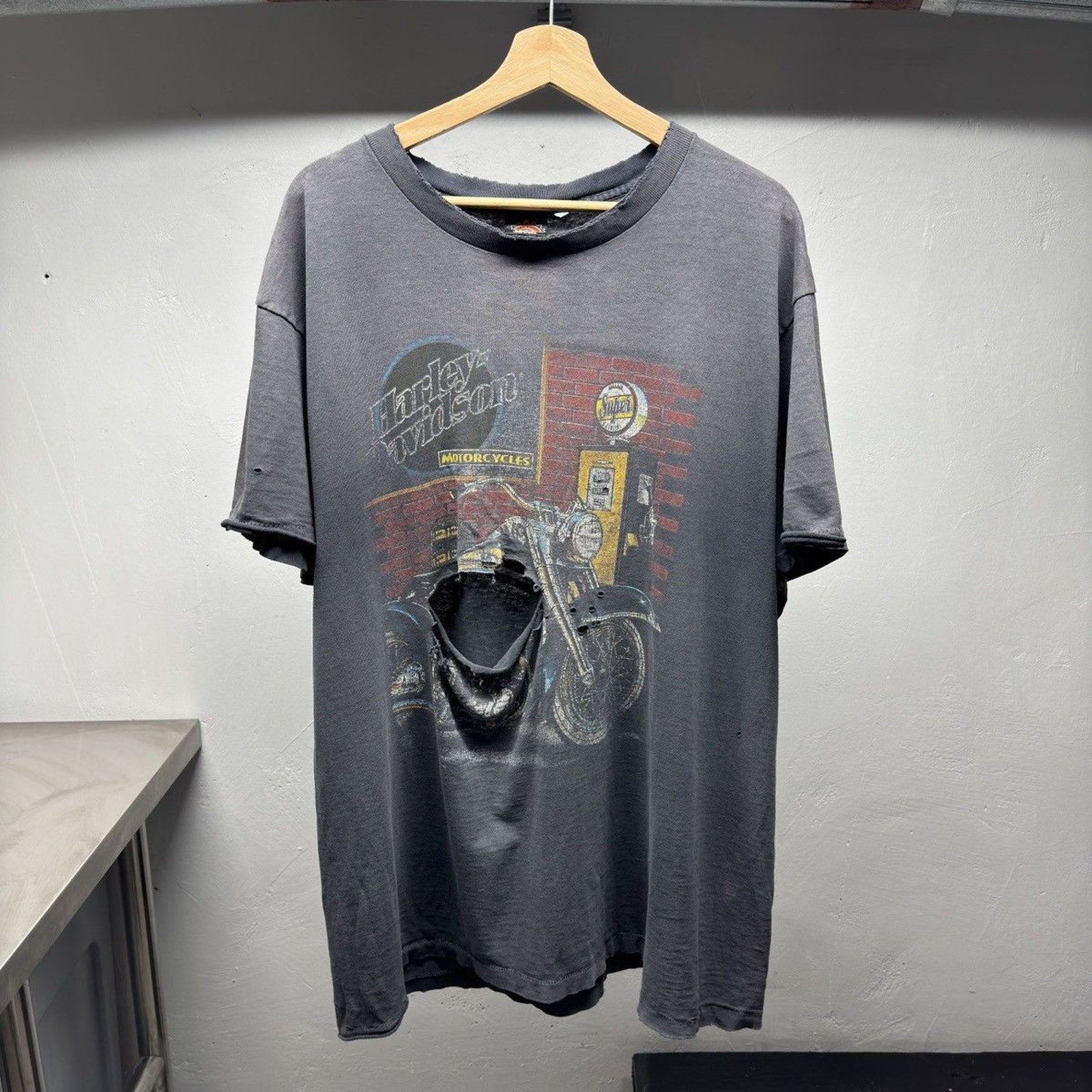 1990s Harley Davidson Thrashed Faded Distressed Tee — Garment 