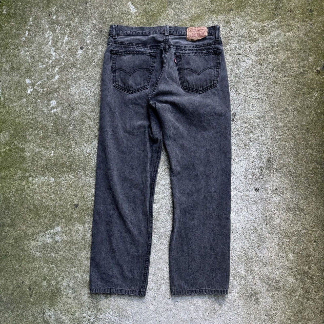 Vaqueros Levi's 501 negros descoloridos de la década de 1990, fabricados en EE. UU.