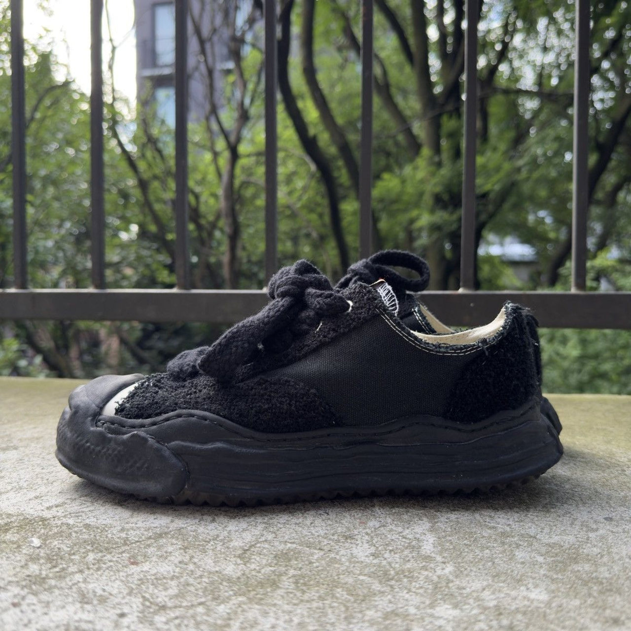 MAISON MIYHARA YASUHIRO OG HANK ZAPATOS BAJOS NEGRO Y BLANCO