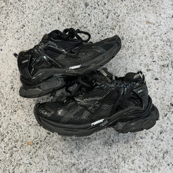 BALENCIAGA BLACK RUNNER