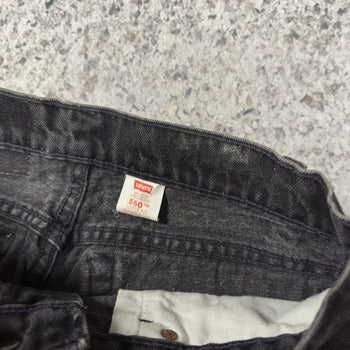 Vaqueros Levi's 560 de corte holgado y cónico en negro descolorido, años 90