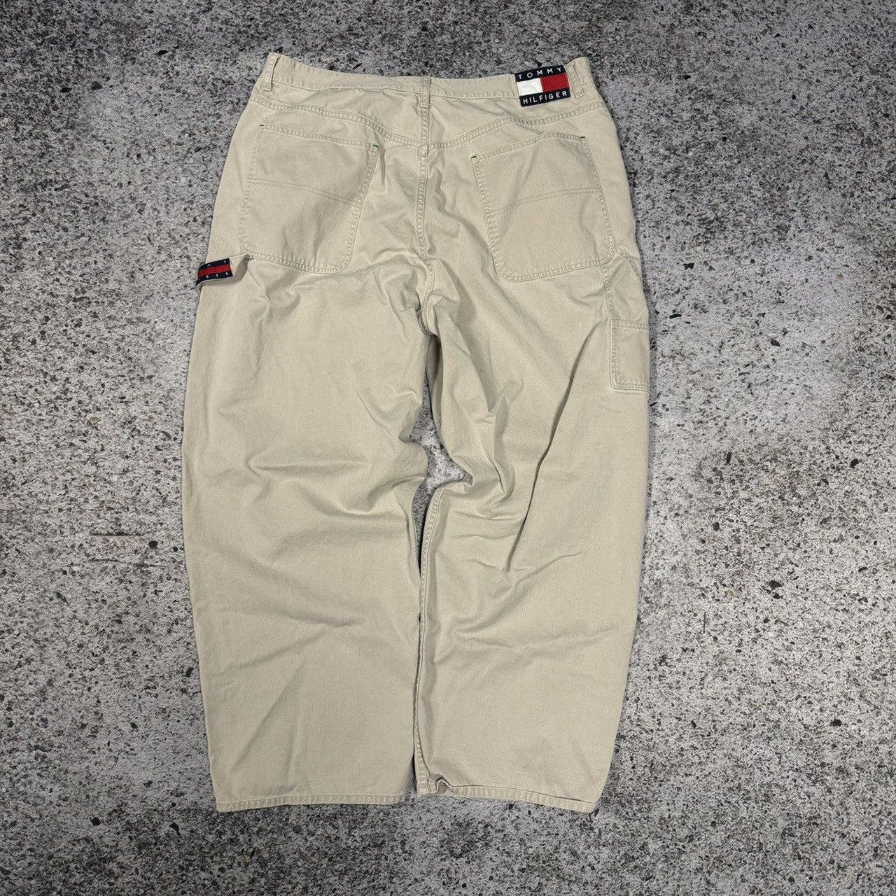 Pantalones cargo holgados de carpintero con pernera ancha de Tommy Hilfiger de la década de 2000